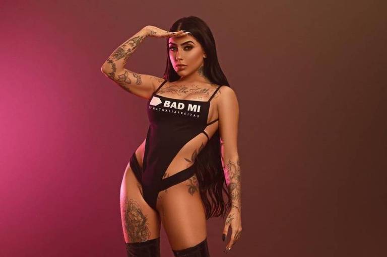 MC Mirella segue estratégia de Jojo Todynho e lança música durante A Fazenda 12