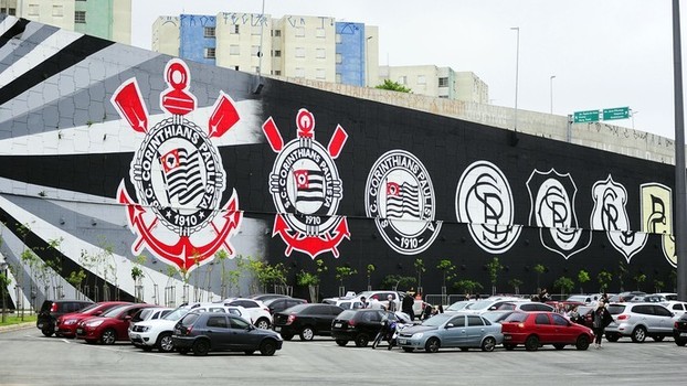 Justiça bloqueia contas bancárias e penhora automóveis do Corinthians