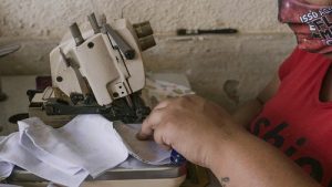 Projeto com costureiras de Fortaleza receberá verba da Petrobras para produzir máscaras