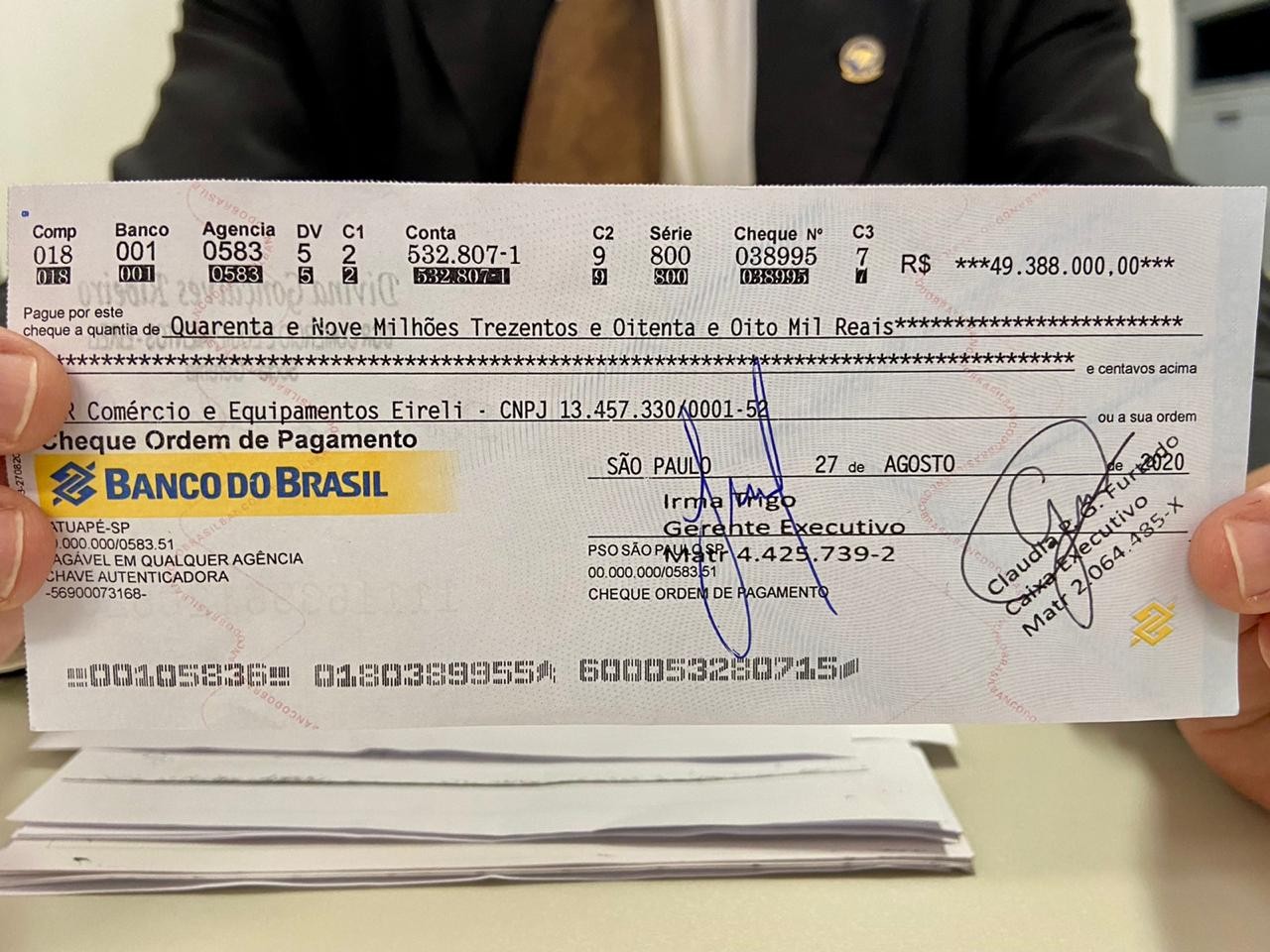 Justiça revoga prisão preventiva de idoso que tentou compensar cheque falso de quase R$ 50 milhões em Fortaleza