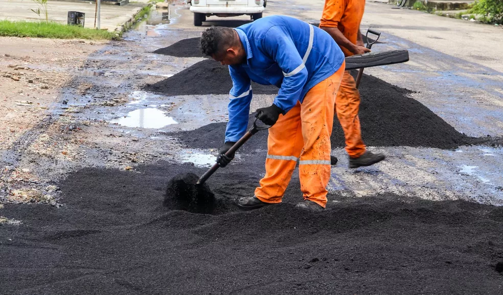 Prefeitura inicia operação tapa buraco nas ruas e avenidas de Fortaleza; saiba como solicitar reparo