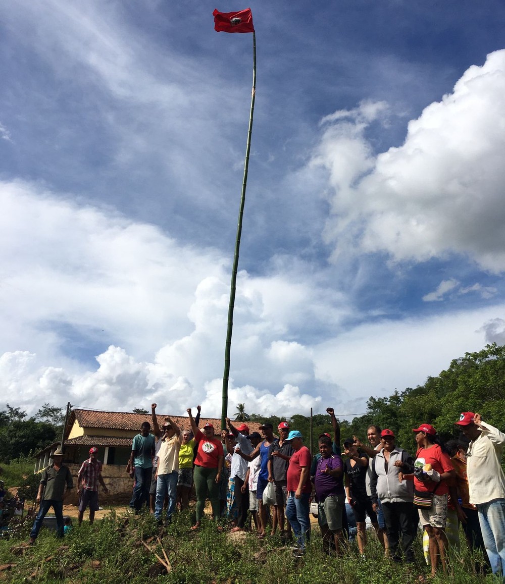 Integrantes do MST ocupam engenho em Timbaúba, na Zona da Mata Norte de Pernambuco
