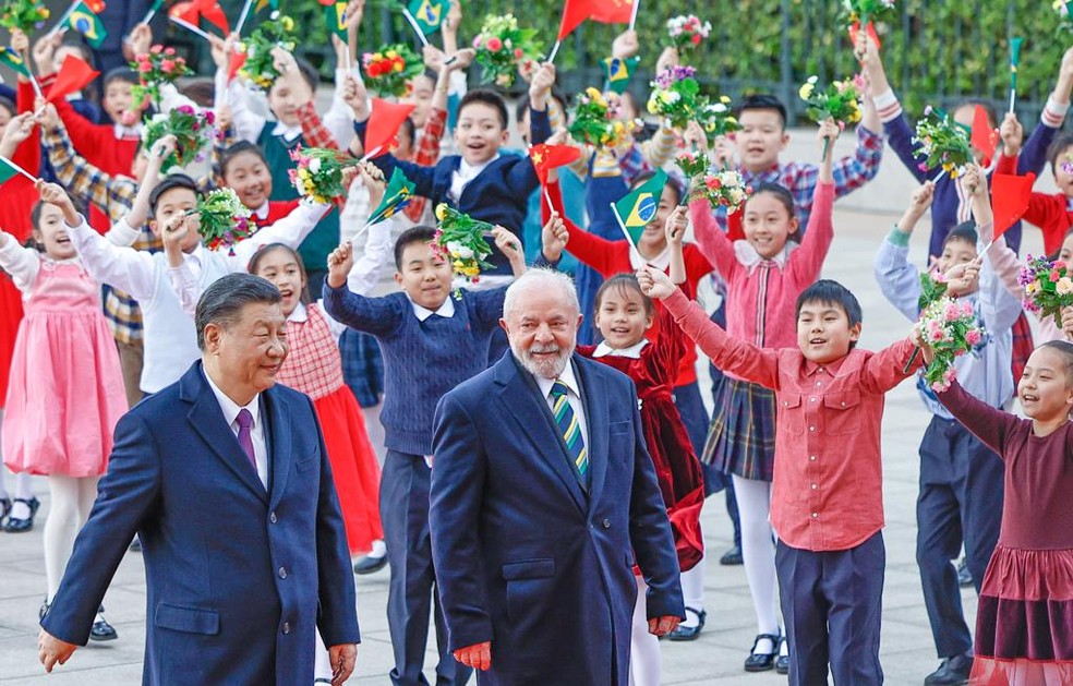 ‘Ninguém vai proibir que o Brasil aprimore sua relação com a China’, diz Lula em reunião com Xi Jinping