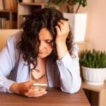 Uso inadequado de telas afeta a saúde postural e põe em risco a cervical