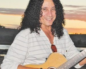 “Emocionante despedida: Cantor Fernando Mendes supera desafios de saúde e se prepara