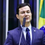 Clodoaldo Magalhães emite parecer contrário a projeto que flexibiliza licenciamento ambiental com seguro