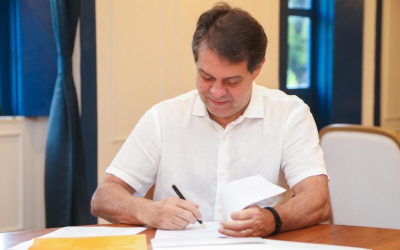 Evandro Leitão decreta antecipação do feriado do Dia do Servidor Público para próxima segunda-feira, 27 de outubro.