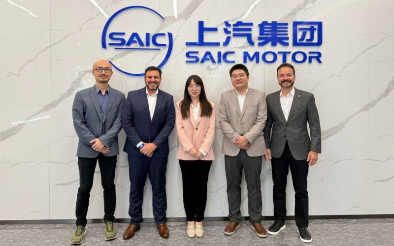 Representantes do Governo do Ceará na China em busca de investimento para montadora de veículos.