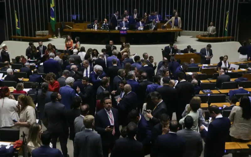 Todos concordam: isenção de IR para baixa renda e taxação para os mais abastados aprovadas pela Câmara
