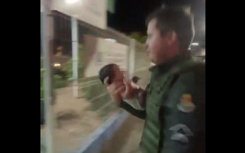 Policias Militares em São Gonçalo do Amarante, no Ceará, realizam resgate heroico e salvam bebê recém-nascido de engasgamento.