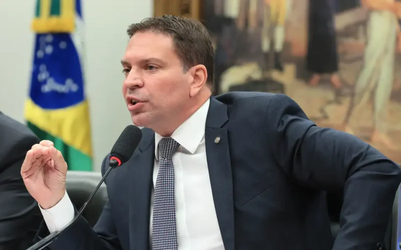 Possíveis consequências para Alexandre Ramagem: extradição, Interpol, prisão e perda de mandato