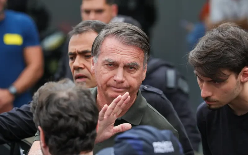 Bolsonaro sob cuidados médicos: cirurgia de hérnia será feita com protocolo de segurança