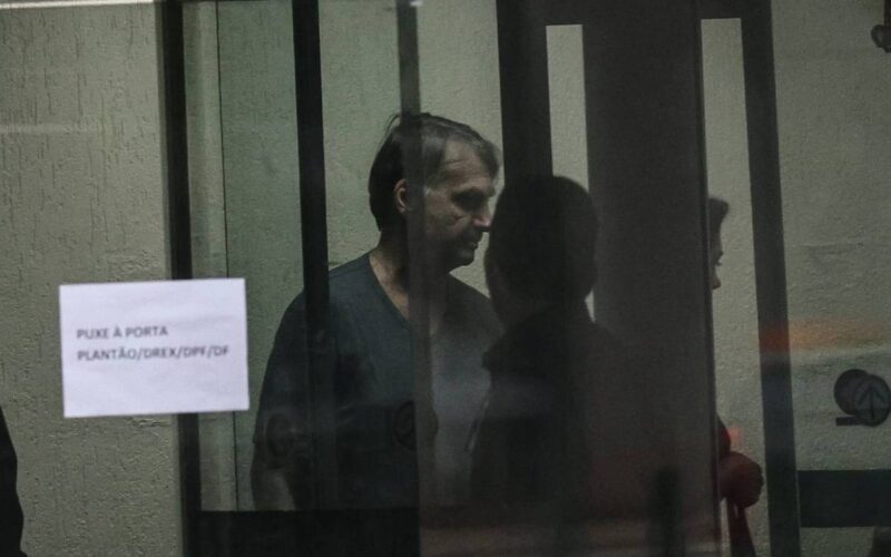 Defesa de Bolsonaro solicita permissão ao STF para realizar tratamento fisioterápico