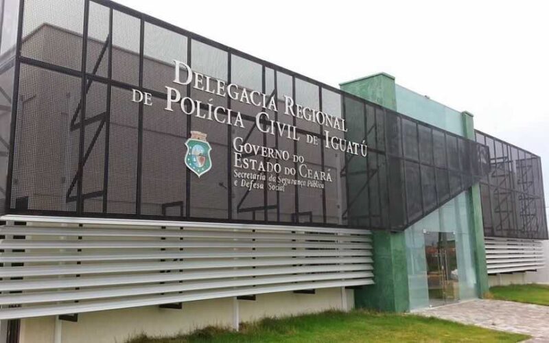 Homem ataca companheira com faca e acidentalmente fere filho de dois anos no Ceará.