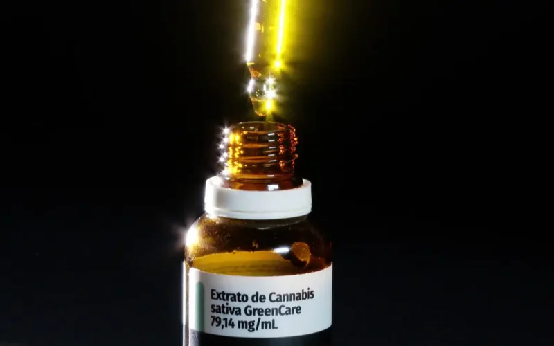 Anvisa autoriza empresas a cultivar maconha medicinal e facilita aquisição