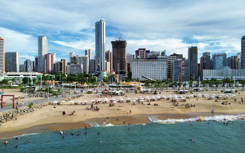 Cada real gasto por turistas em Fortaleza gera um impacto de R$ 1,37 na economia da cidade.