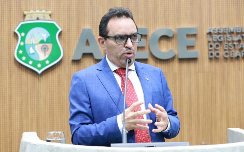 Partido dos Trabalhadores do Ceará suspende filiação de suplente de deputado detido por conduta indevida