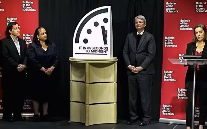 Contagem regressiva: Relógio do Apocalipse indica 85 segundos para a meia-noite, batendo recorde histórico de proximidade do fim dos tempos