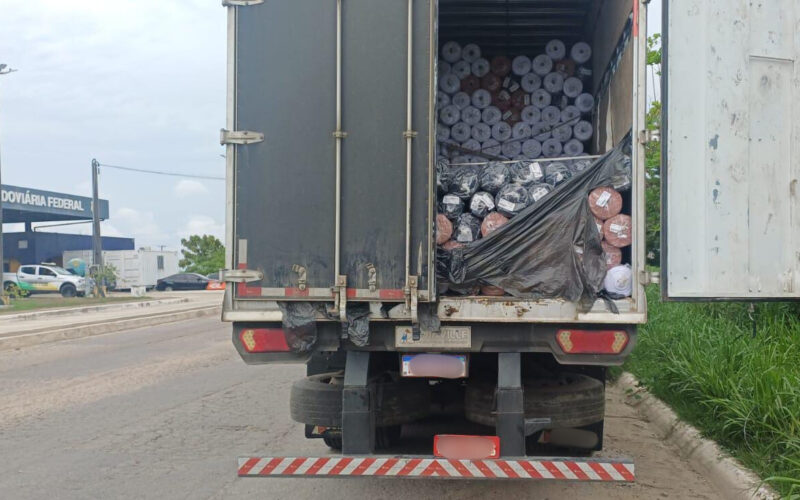 Homem detido por transportar carga ilegal de tecidos no Ceará