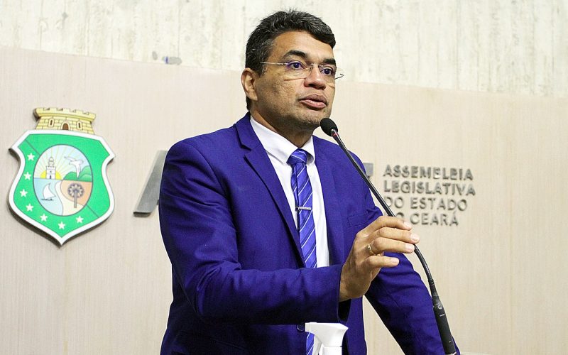 Sargento Reginauro, deputado cearense, retorna ao hospital para seguir tratamento contra câncer