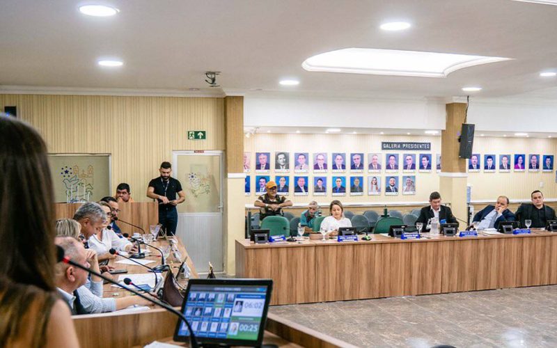 Legisladores de Morada Nova afastados de suas funções após detenção de cinco membros em ação da Polícia Federal