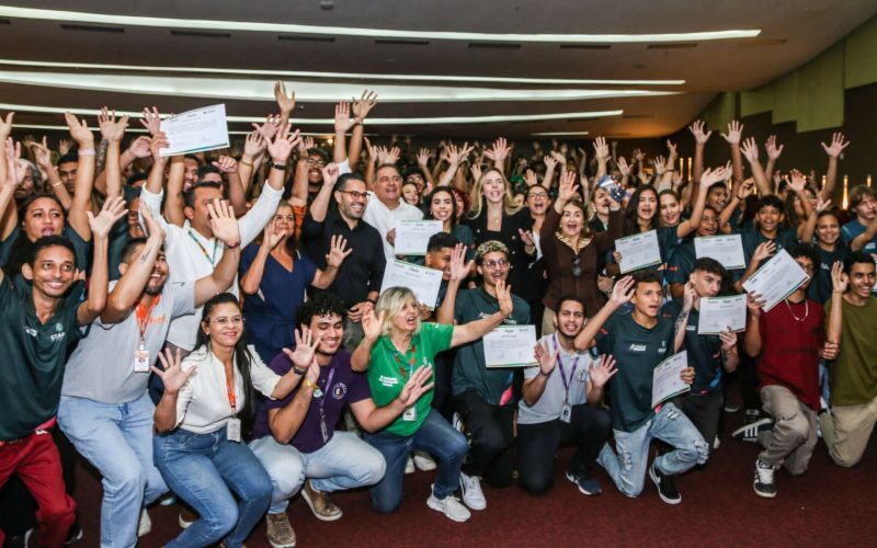 Programa Primeiro Passo cria oportunidades de aprendizado para jovens cearenses; descubra como se inscrever