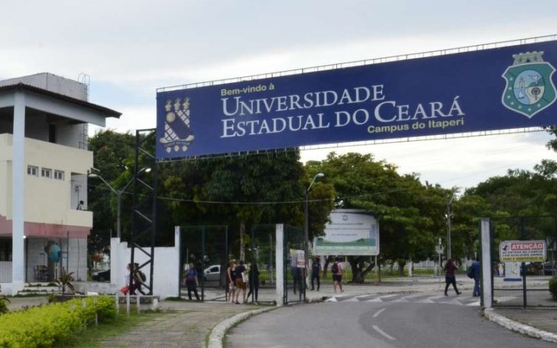 Uece dá início ao Vestibular 2026.2 com mais de 15 mil candidatos neste domingo (26)