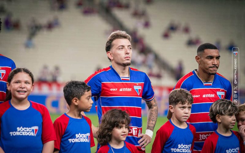 Fortaleza estreia na Série B com uniforme inédito e promove leilão solidário de camisas do jogo