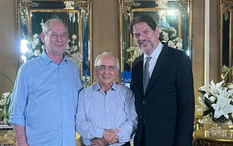 Ciro e Cid Gomes se reencontram em evento em Fortaleza após período de distanciamento