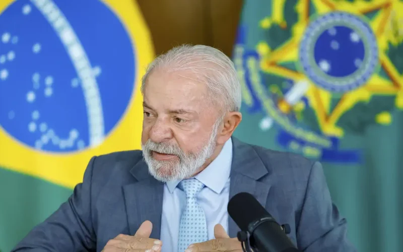 Lula propõe no Congresso a extinção da jornada de trabalho 6×1
