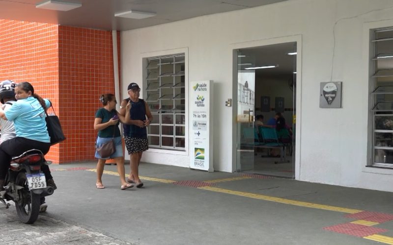 Moradores de Fortaleza reclamam da escassez de remédios em unidades de saúde