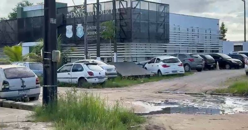 Comunidade de Fortaleza luta contra esgoto exposto e alagamentos persistentes por mais de duas décadas